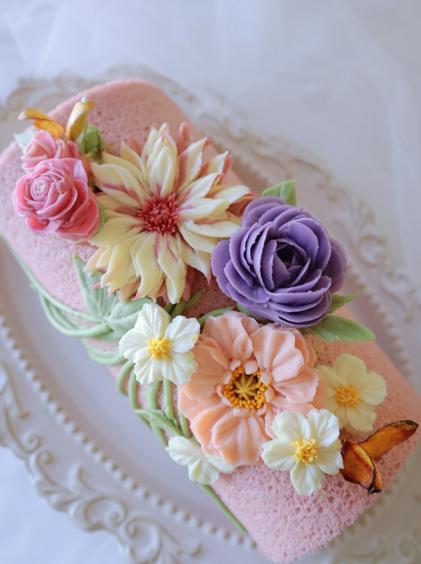 FLORAL ROLL CAKE