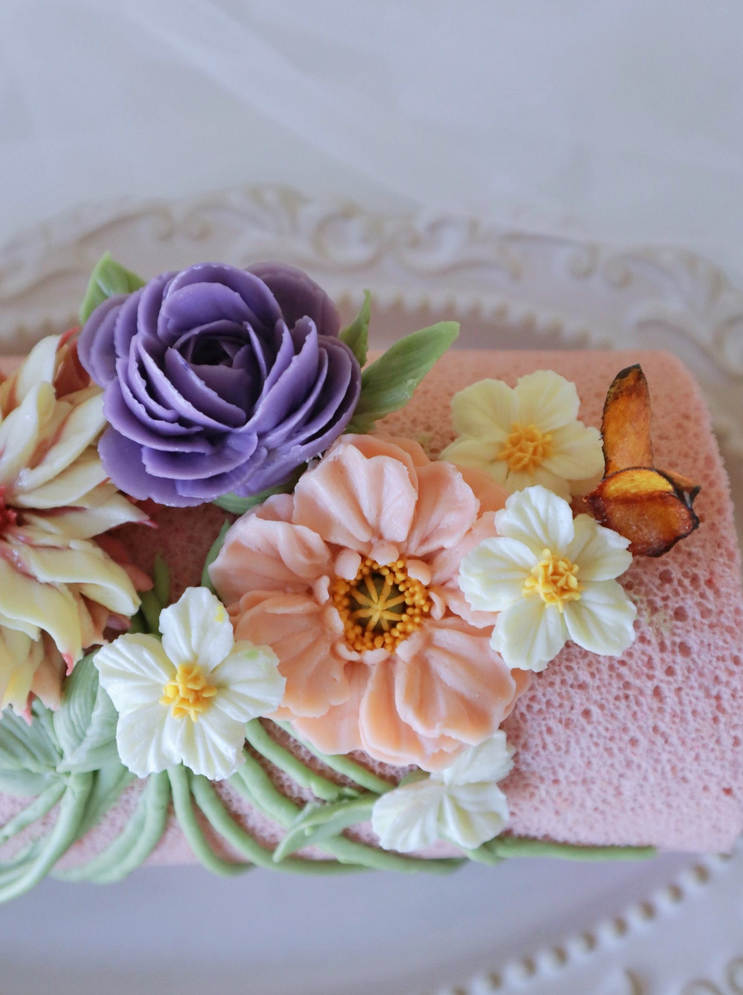 FLORAL ROLL CAKE