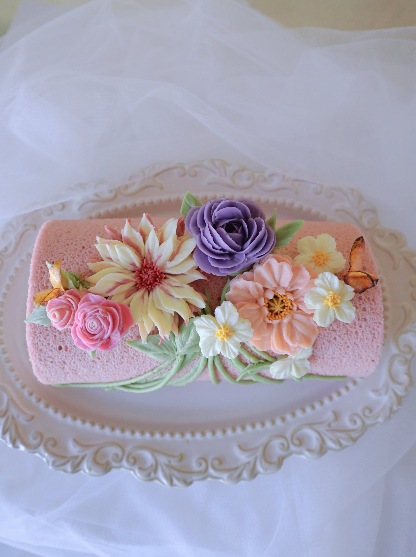 FLORAL ROLL CAKE