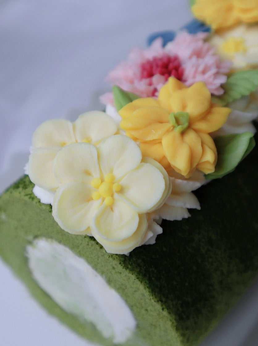 FLORAL ROLL CAKE